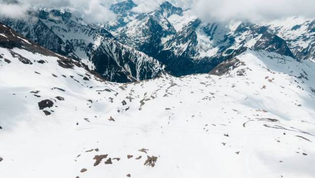 les metiers ombre qui fait vraiment tourner les stations ski